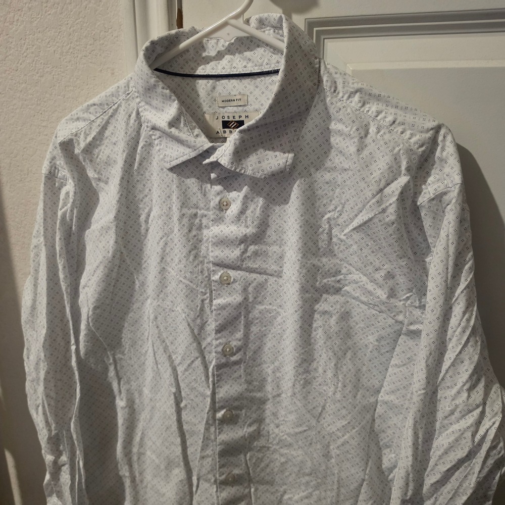 Joseph Abboud Mens XL Modern Fit Button Down Shirt White Blue Geometric Pattern
